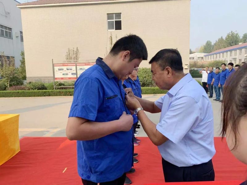 山東信川舉行孔子誕辰2570周年祭孔儀式-信川尚學院義工團頒發獎章