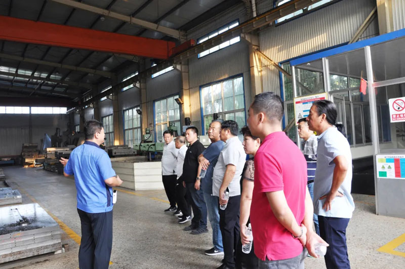 感恩有您，一路同行--熱烈歡迎保定包裝協會蒞臨信川參觀指導！