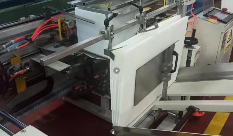 公司最新設計的蜂窩板箱自動線成功通過測試!